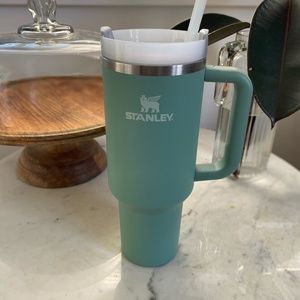 Stanley Cup Quencher H2.0 40 oz. Eucalyptus